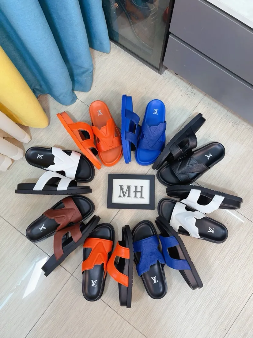 Men's shoes💰300🌹🌹【LV】Multi-color new men's slippers, original top-quality version, original special cowhide with pebbled embossing➕sheepskin on the inner and side, non-slip combination sole, more stable walking, more comfortable and lightweight, high-end and generous, size: 38~44